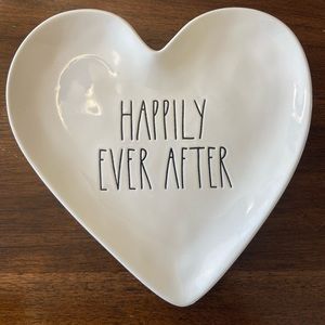 RAE DUNN HEART PLATE .